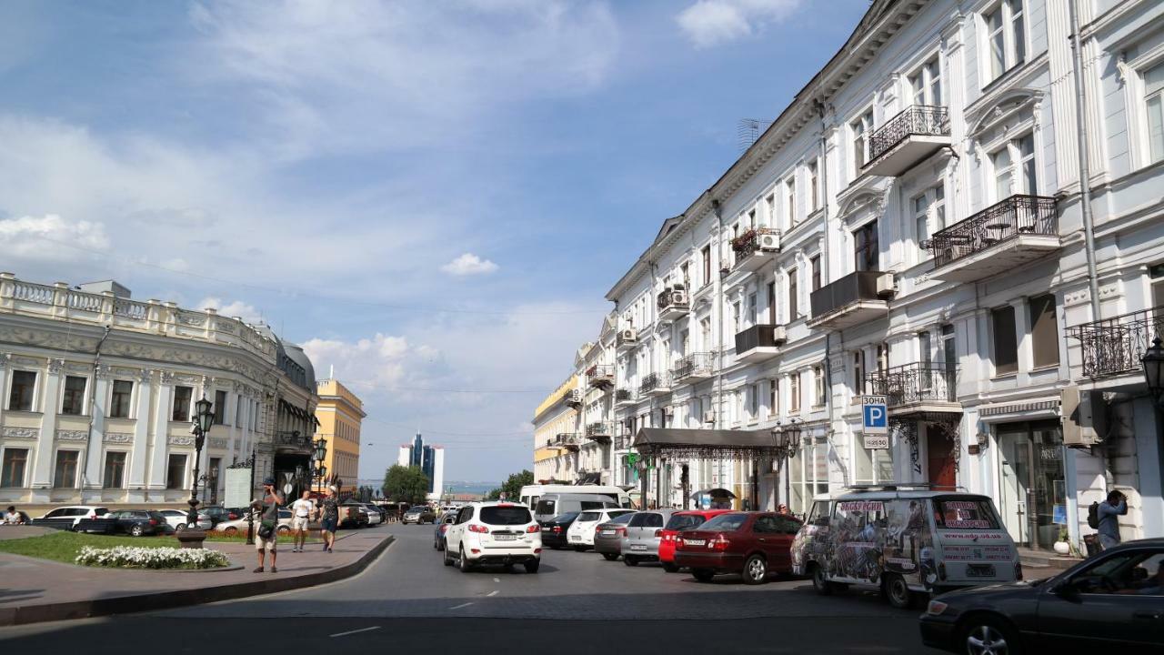 E4 Hotel Odesa Exterior photo